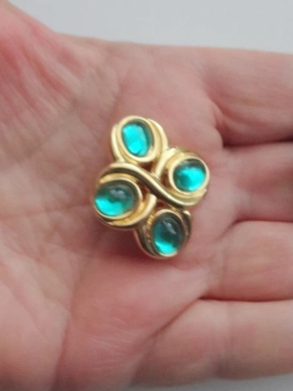 Vtg Signet Monet Mogul Dome
Bluish  Green Gripoix Rhinestone Brooch